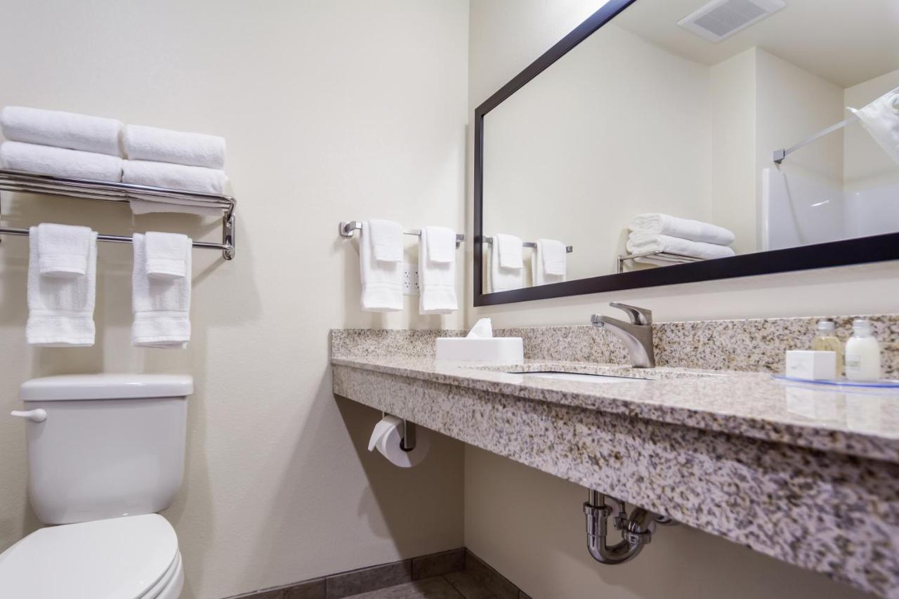 Cobblestone Inn & Suites-Fremont Eksteriør bilde