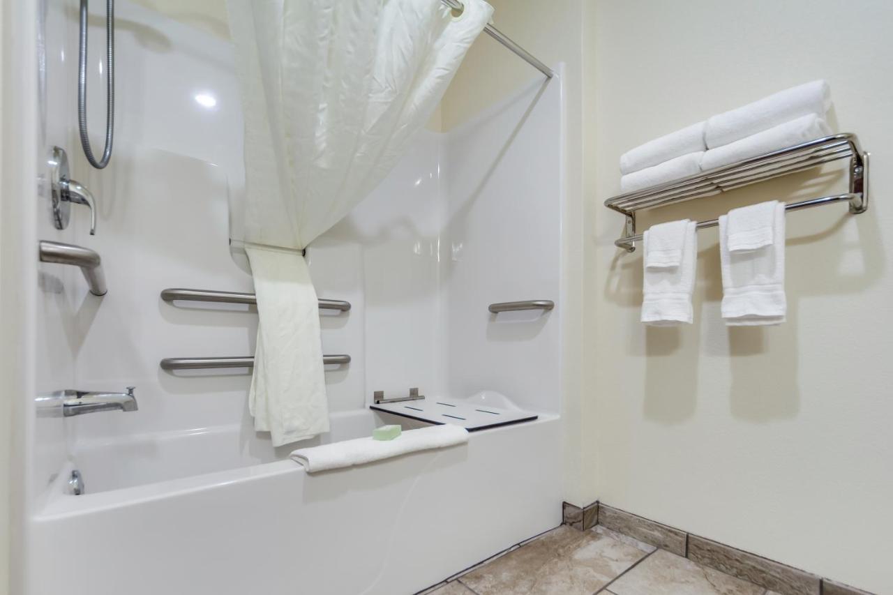 Cobblestone Inn & Suites-Fremont Eksteriør bilde