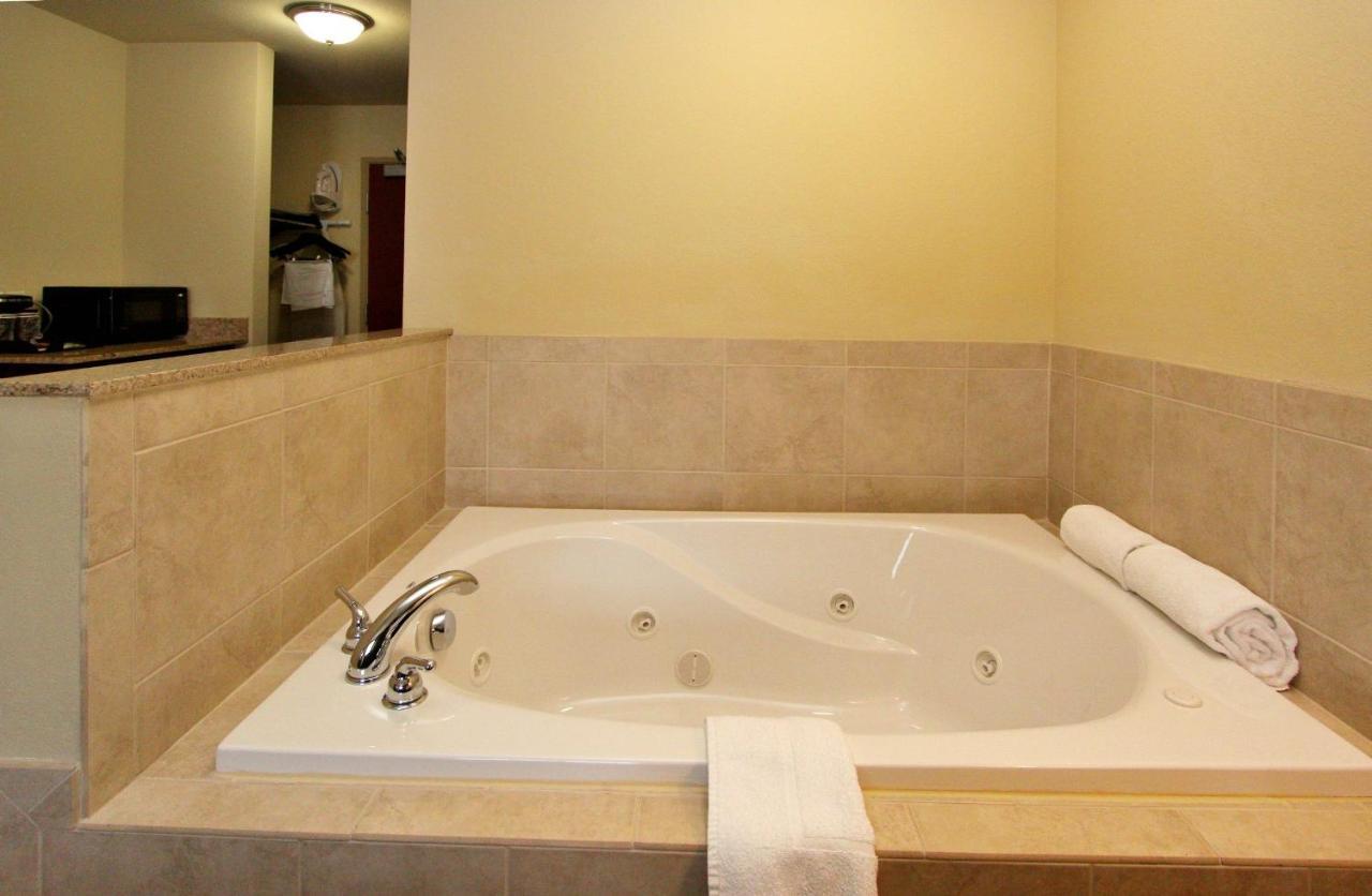 Cobblestone Inn & Suites-Fremont Eksteriør bilde